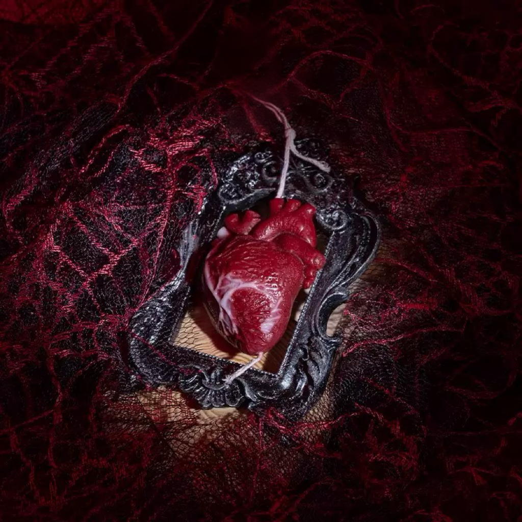 dluveys heart low temperature candle (copy)